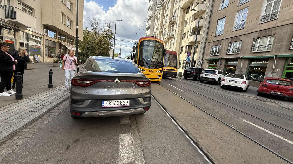 Źle zaparkowany samochód.