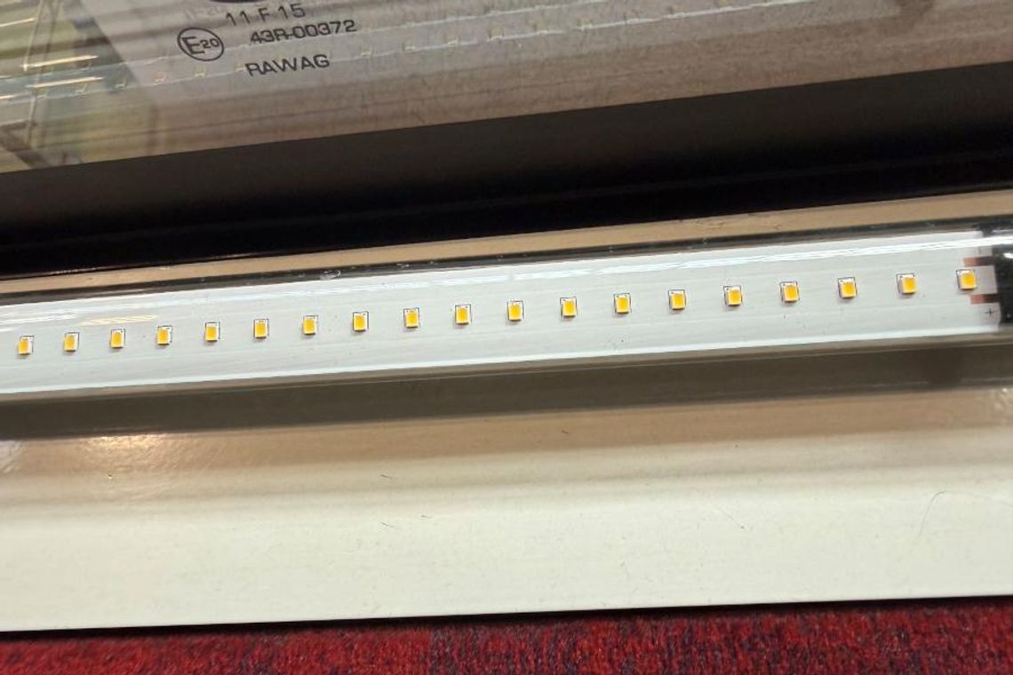Warszawskie metro przechodzi na LED-y. Oświetlenie w pociągach zużyje mniej energii. Warszawskie metro przechodzi na LED-y. Oświetlenie w pociągach zużyje mniej energii.