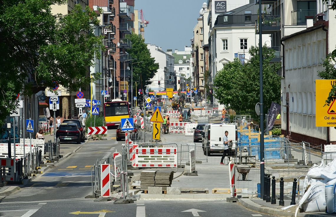 Warszawskie ulice po remontach. Nowe nawierzchnie i kolejne zmiany w ruchu. Warszawskie ulice po remontach. Nowe nawierzchnie i kolejne zmiany w ruchu.
