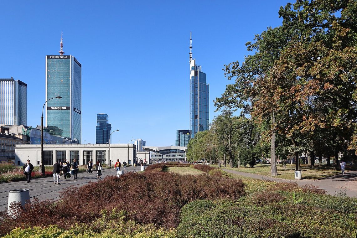 Wielka zmiana między metrem Centrum a Dworcem Centralnym. Powstaje zielona Aleja Centralna. Wielka zmiana między metrem Centrum a Dworcem Centralnym. Powstaje zielona Aleja Centralna.