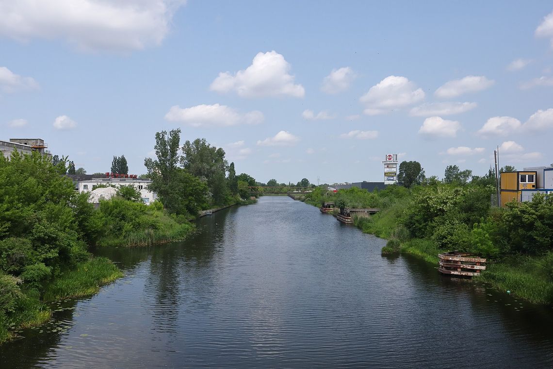 Wielkie osiedle nad Kanałem Żerańskim. Na Białołęce powstanie nawet 1370 mieszkań i nowa szkoła. Wielkie osiedle nad Kanałem Żerańskim. Na Białołęce powstanie nawet 1370 mieszkań i nowa szkoła.