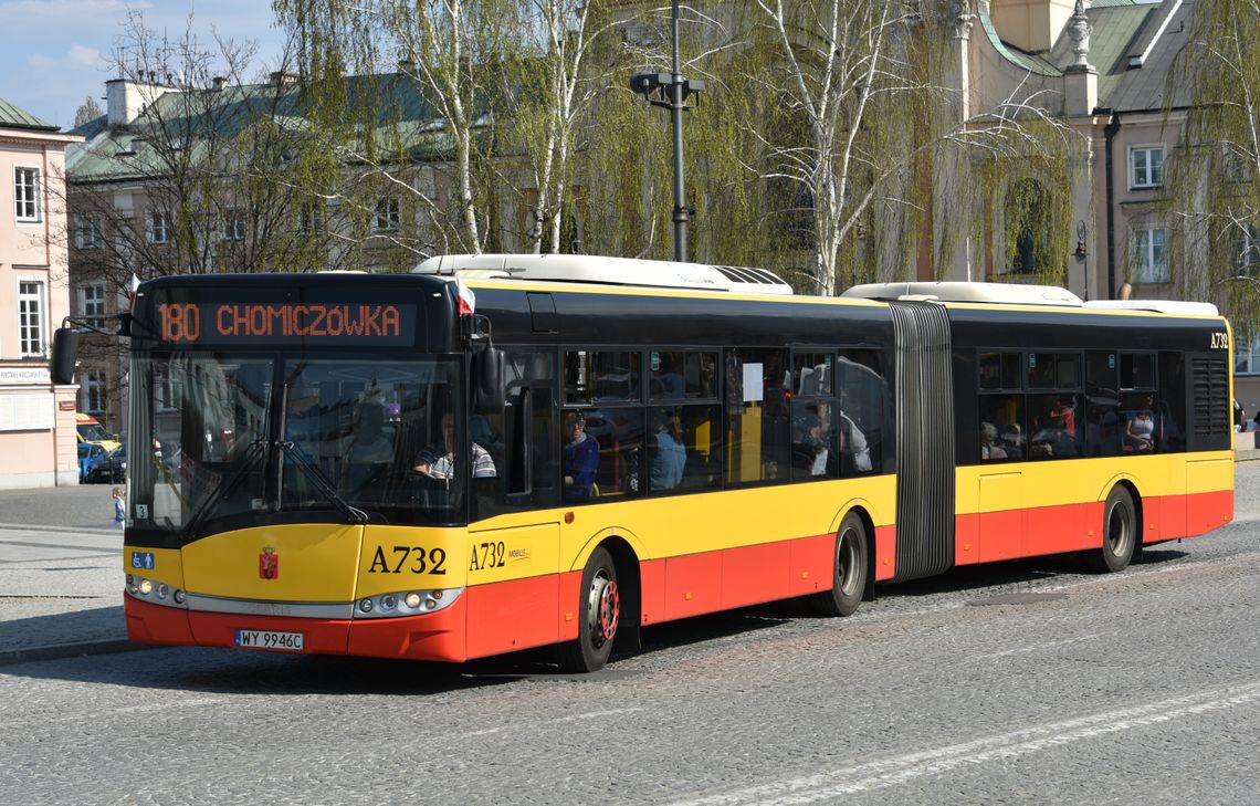 Wszystkich Świętych w Warszawie. 28 dodatkowych linii i setki autobusów na ulicach. Wszystkich Świętych w Warszawie. 28 dodatkowych linii i setki autobusów na ulicach.