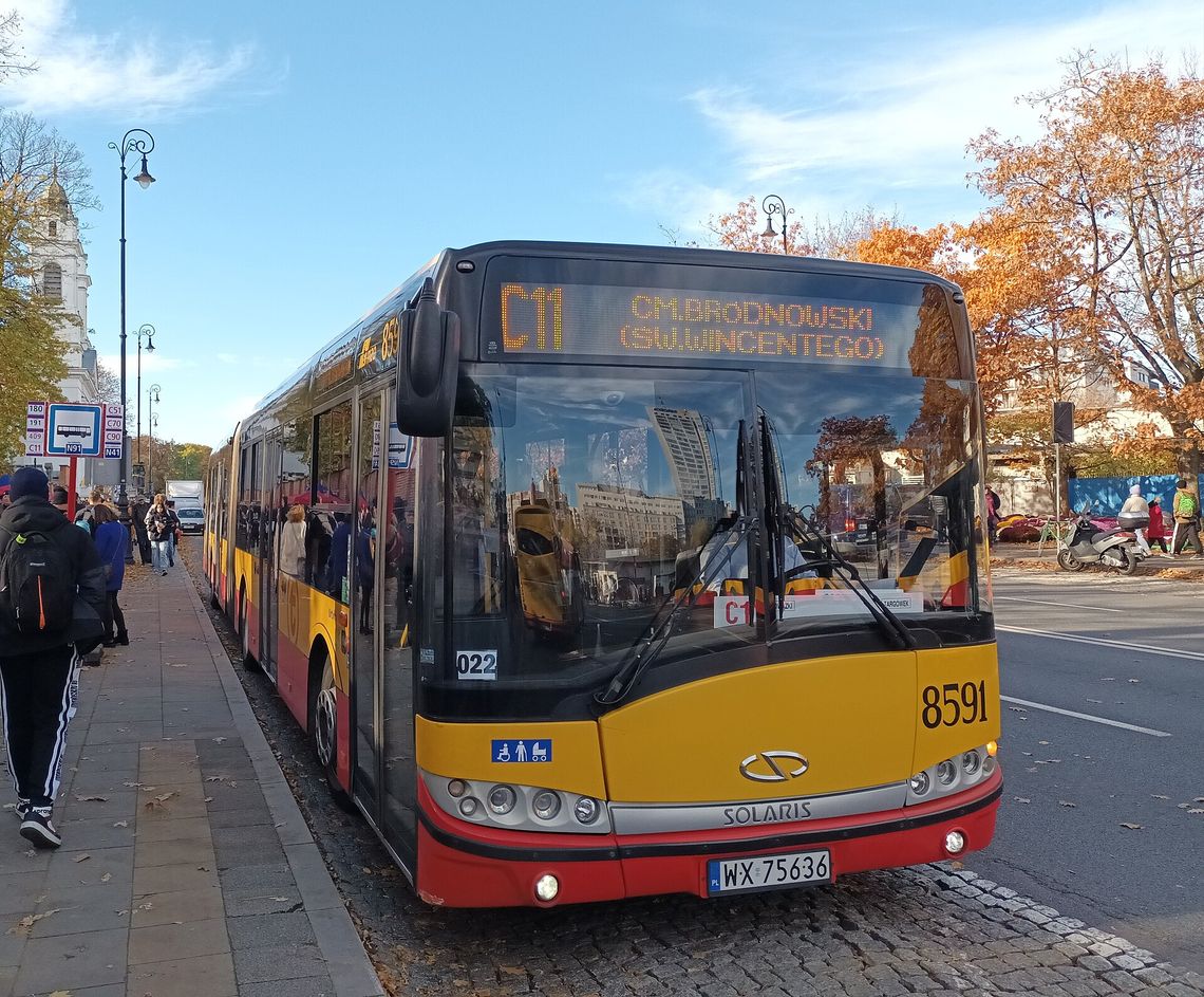 Wszystkich Świętych w Warszawie. 28 linii cmentarnych, częstsze metro i zmiany w ruchu. Wszystkich Świętych w Warszawie. 28 linii cmentarnych, częstsze metro i zmiany w ruchu.