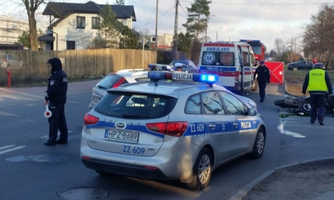 Wypadek na Białołęce. Radiowóz zderzył się czołowo z osobówką. Ranne cztery osoby