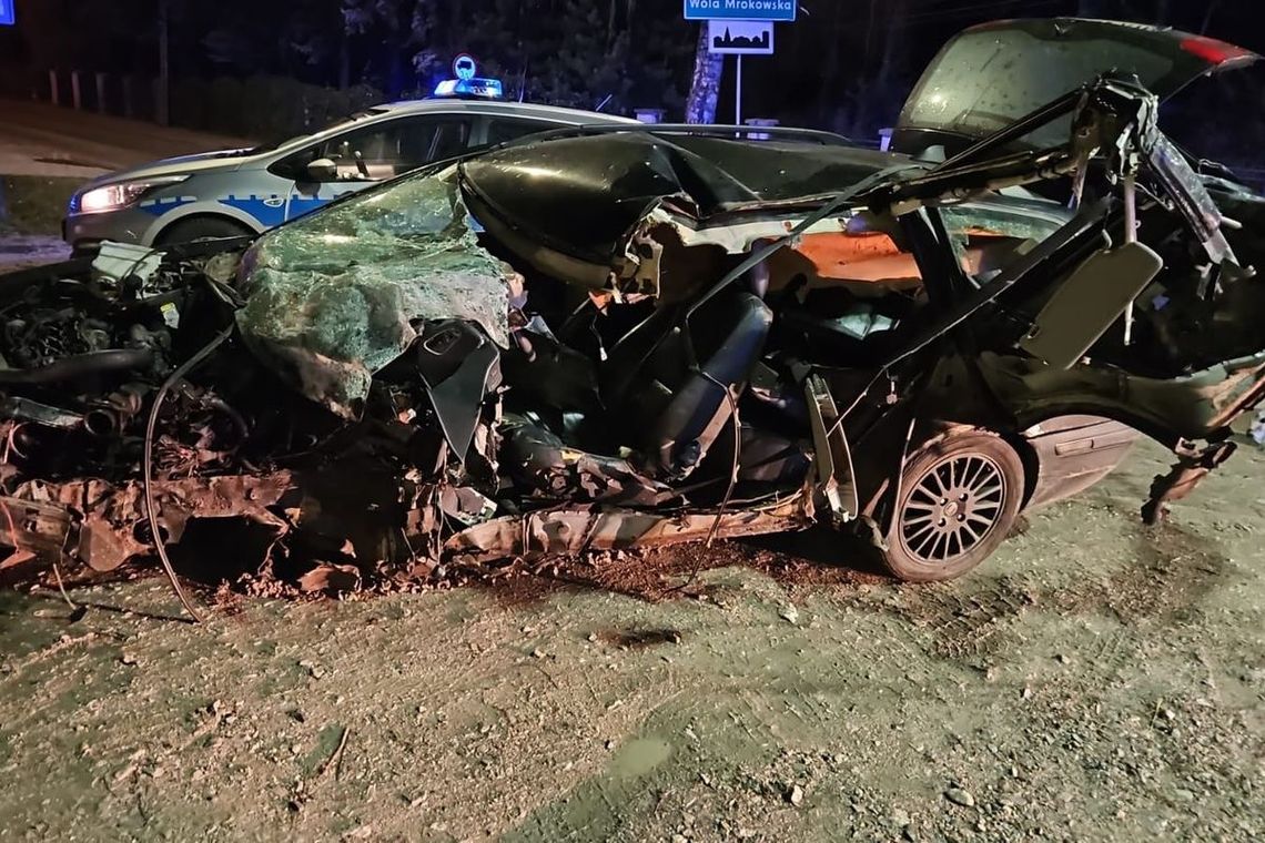 Widok samochodu po zdarzeniu.