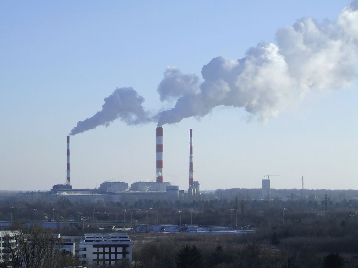 Z panoramy Warszawy zniknie 200-metrowy komin. Rozbiórka rozpocznie się już w listopadzie.