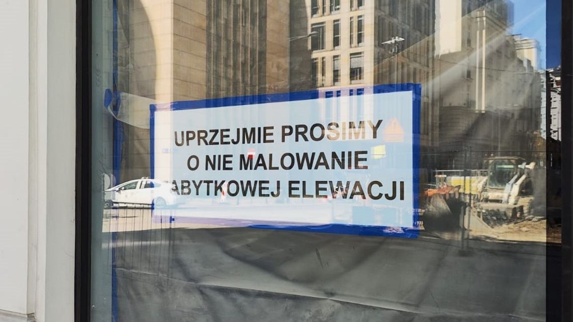 Złota 1 pokryta pseudograffiti