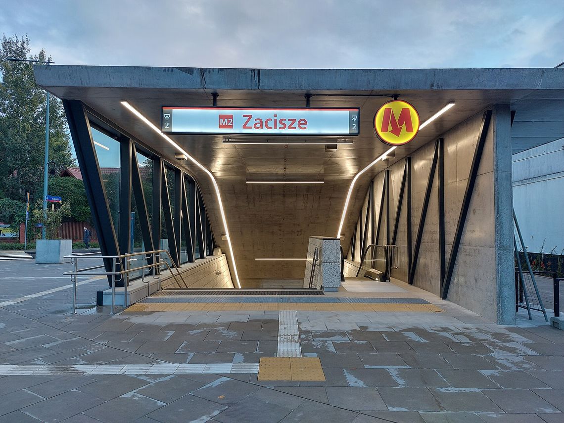 „Zacisze” z najmniejszym ruchem w warszawskim metrze. Różnica jest ogromna. „Zacisze” z najmniejszym ruchem w warszawskim metrze. Różnica jest ogromna.