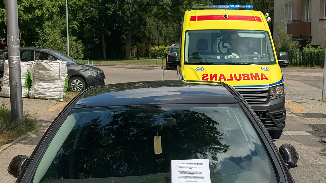 Auto blokowało karetkę w Warszawie