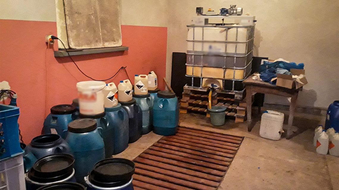 Zlikwidowano laboratorium narkotyków. Mieli wyprodukować ponad 100 litrów amfetaminy