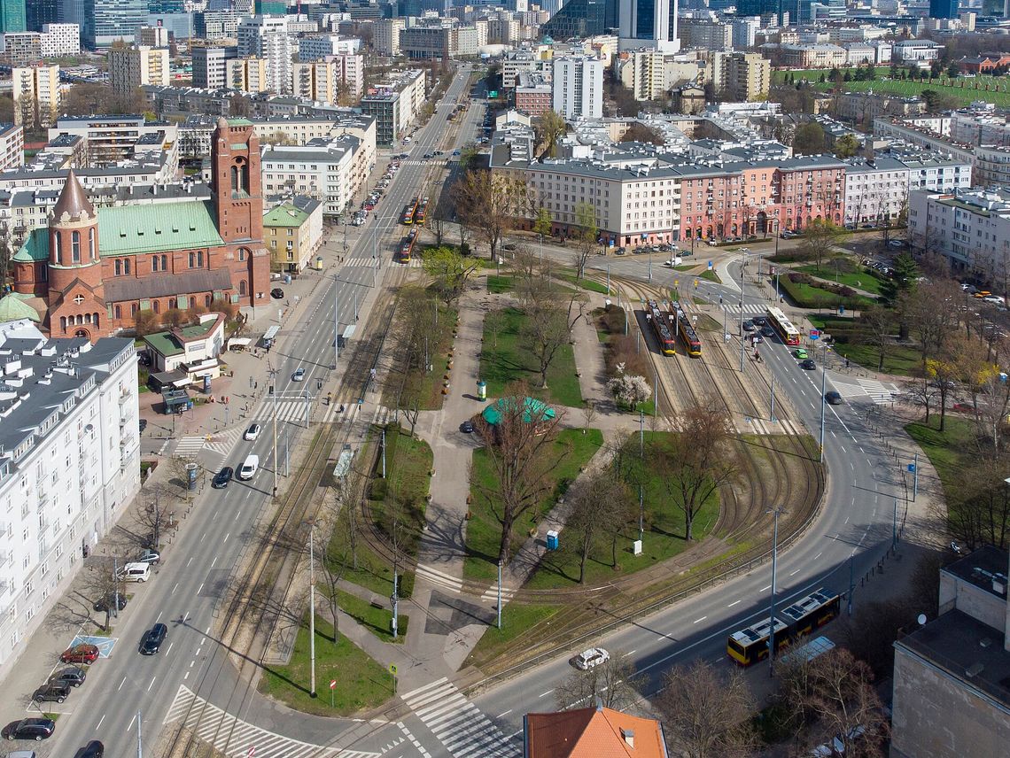 Zmiany na „Placu Narutowicza”. Kierowcy mają mniej miejsca, trwa przebudowa. Zmiany na „Placu Narutowicza”. Kierowcy mają mniej miejsca, trwa przebudowa.