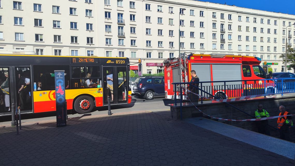 Znowu pojawił się dym na stacji metra Racławicka