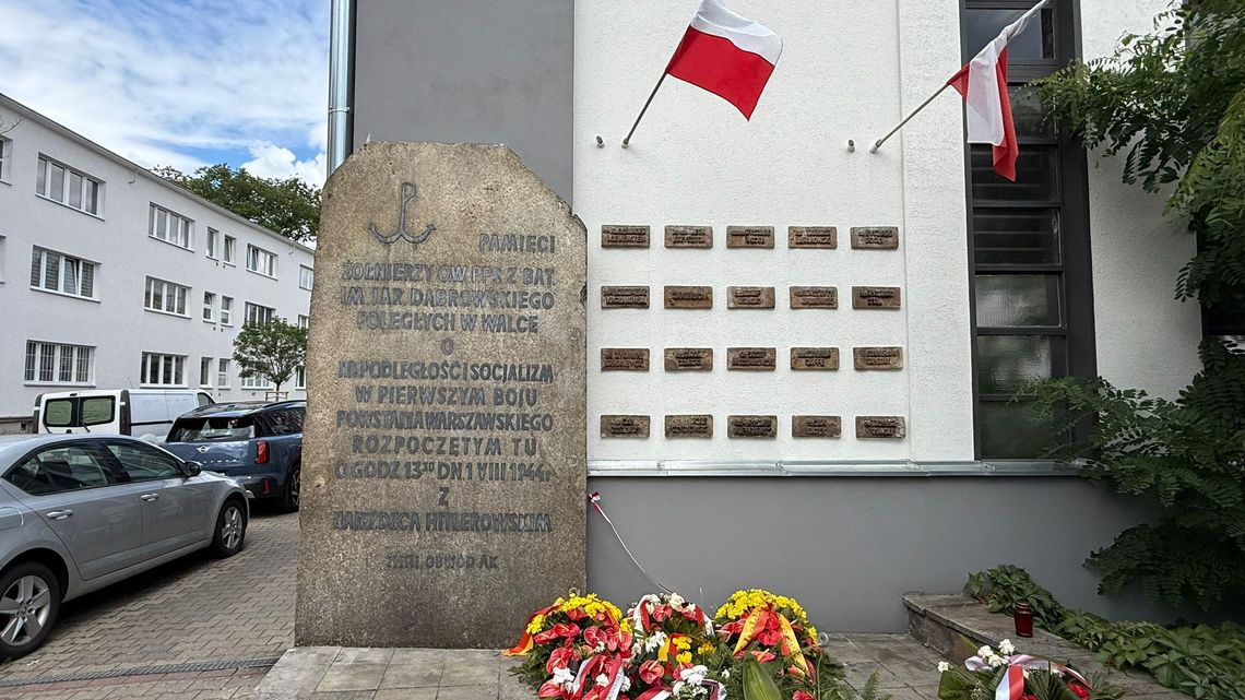 Tablica upamiętniająca pierwsze strzały Powstania Warszawskiego