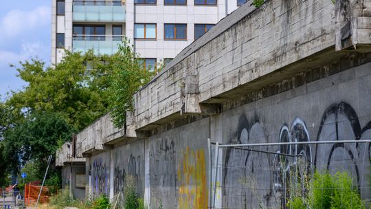 Szpiegowo przy ulicy Sobieskiego 100 w Warszawie.