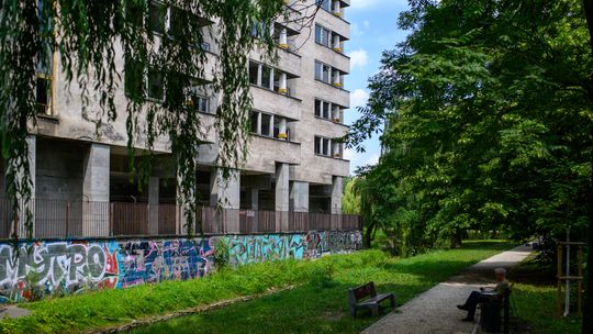 Szpiegowo przy ulicy Sobieskiego 100 w Warszawie.