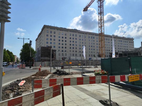 Gmach NBP przy placu Powstańców w Warszawie. Gmach NBP przy placu Powstańców w Warszawie.