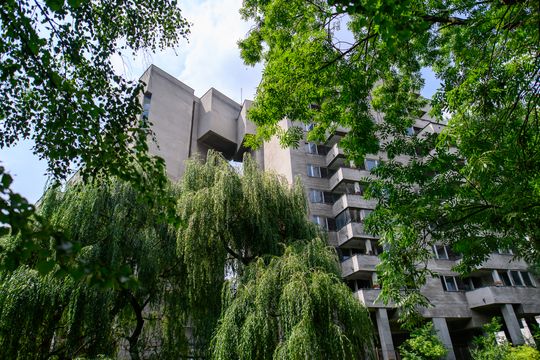 Szpiegowo przy ulicy Sobieskiego 100 w Warszawie. Szpiegowo przy ulicy Sobieskiego 100 w Warszawie.
