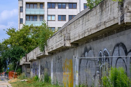 Szpiegowo przy ulicy Sobieskiego 100 w Warszawie. Szpiegowo przy ulicy Sobieskiego 100 w Warszawie.