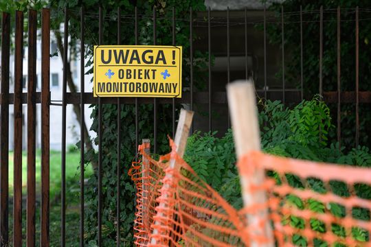 Szpiegowo przy ulicy Sobieskiego 100 w Warszawie. Szpiegowo przy ulicy Sobieskiego 100 w Warszawie.