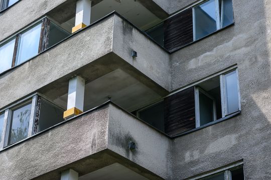 Szpiegowo przy ulicy Sobieskiego 100 w Warszawie. Szpiegowo przy ulicy Sobieskiego 100 w Warszawie.