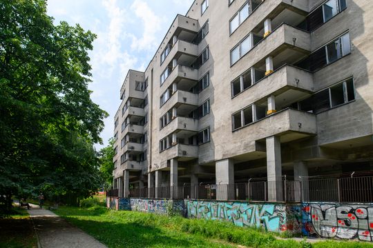 Szpiegowo przy ulicy Sobieskiego 100 w Warszawie. Szpiegowo przy ulicy Sobieskiego 100 w Warszawie.