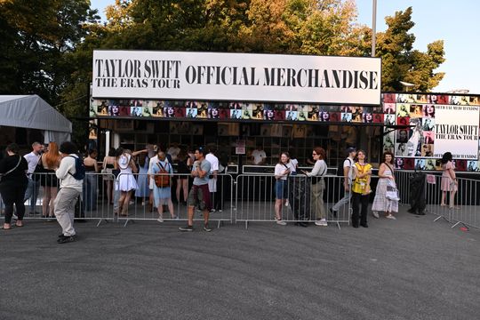 Fani Taylor Swift pod Stadionem Narodowym Fani Taylor Swift pod Stadionem Narodowym