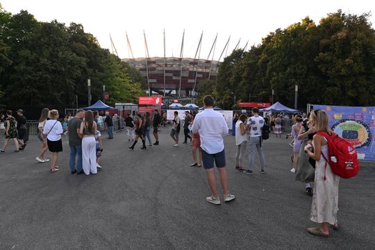 Fani Taylor Swift pod Stadionem Narodowym Fani Taylor Swift pod Stadionem Narodowym