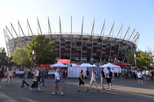 Fani Taylor Swift pod Stadionem Narodowym Fani Taylor Swift pod Stadionem Narodowym