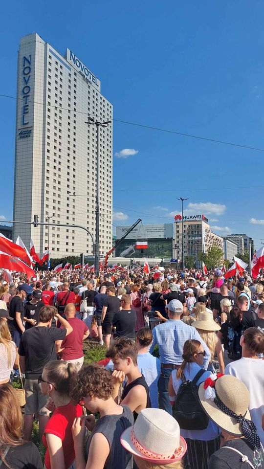 Tak warszawiacy świętuję Godzinę "W" Tak warszawiacy świętuję Godzinę "W"