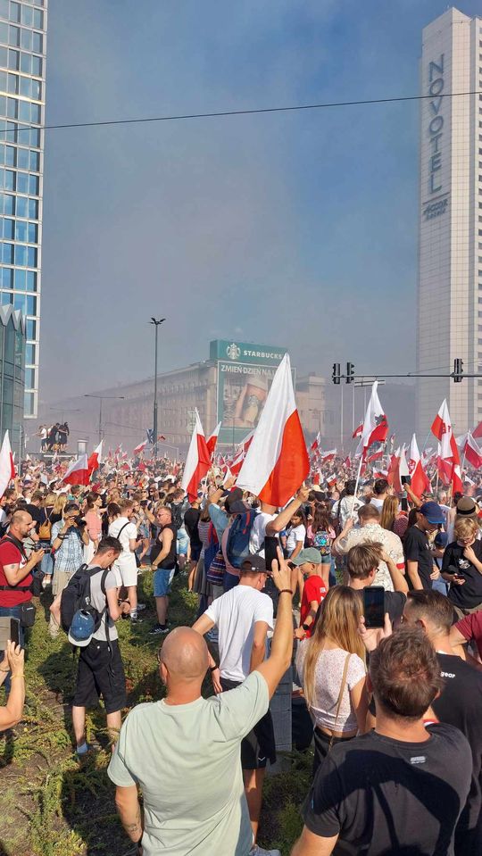 Tak warszawiacy świętuję Godzinę "W" Tak warszawiacy świętuję Godzinę "W"