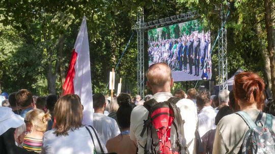Tak warszawiacy świętuję Godzinę "W" Tak warszawiacy świętuję Godzinę "W"