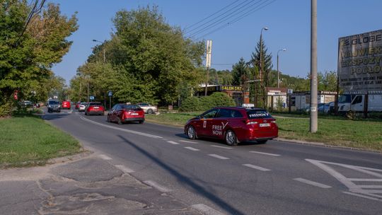 Ulica Bartycka na Mokotowie. Tak wygląda droga do Kopca Powstania Warszawskiego.