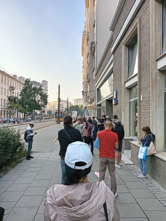 Kolejki i chaos w Mazowieckim Urzędzie ds. Cudzoziemców