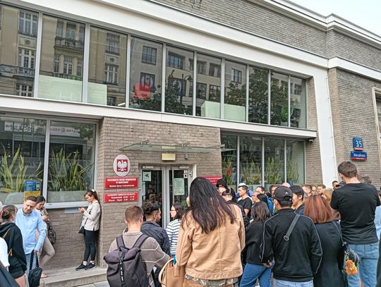 Kolejki i chaos w Mazowieckim Urzędzie ds. Cudzoziemców