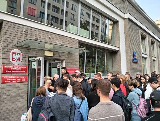 Kolejki i chaos w Mazowieckim Urzędzie ds. Cudzoziemców