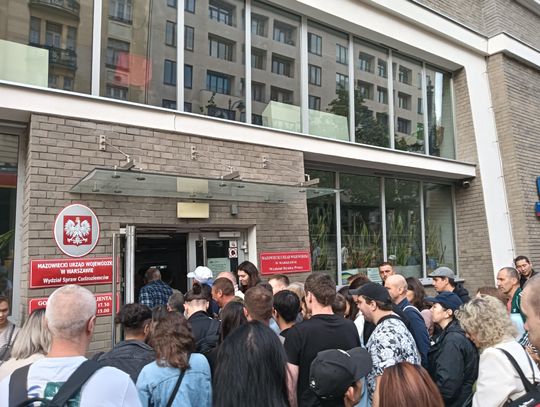 Kolejki i chaos w Mazowieckim Urzędzie ds. Cudzoziemców