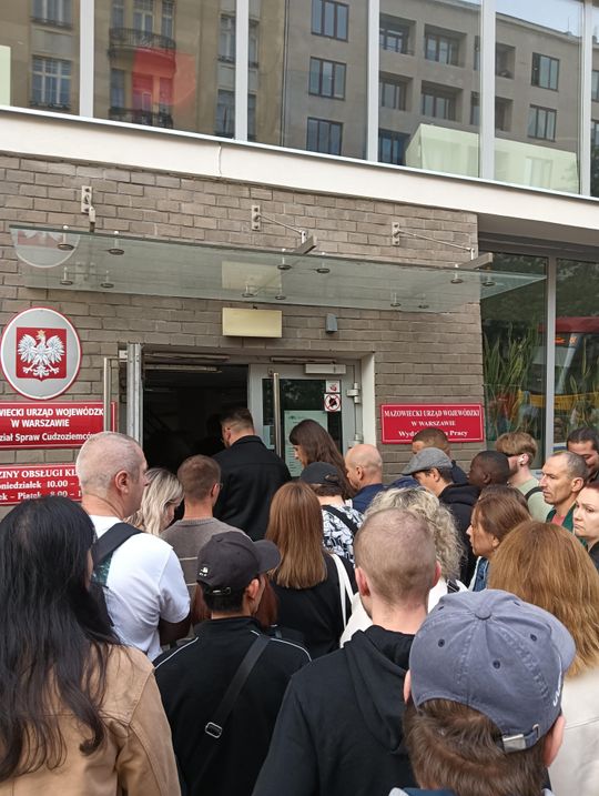 Kolejki i chaos w Mazowieckim Urzędzie ds. Cudzoziemców