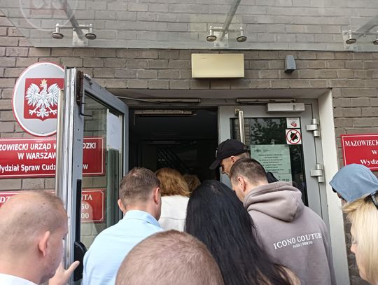 Kolejki i chaos w Mazowieckim Urzędzie ds. Cudzoziemców
