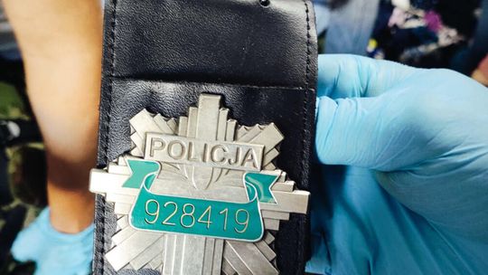 Fałszywi "policjanci" napadli na mężczyznę