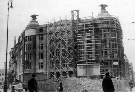 Dom Pod Orłami na rogu ul. Zgody i ul. Jasnej w Warszawie Zdjęcia historyczne Domu pod Orłami i dokumenty.