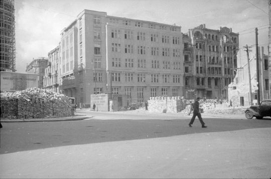 Zdjęcia historyczne Domu pod Orłami i dokumenty. Zdjęcia historyczne Domu pod Orłami i dokumenty.