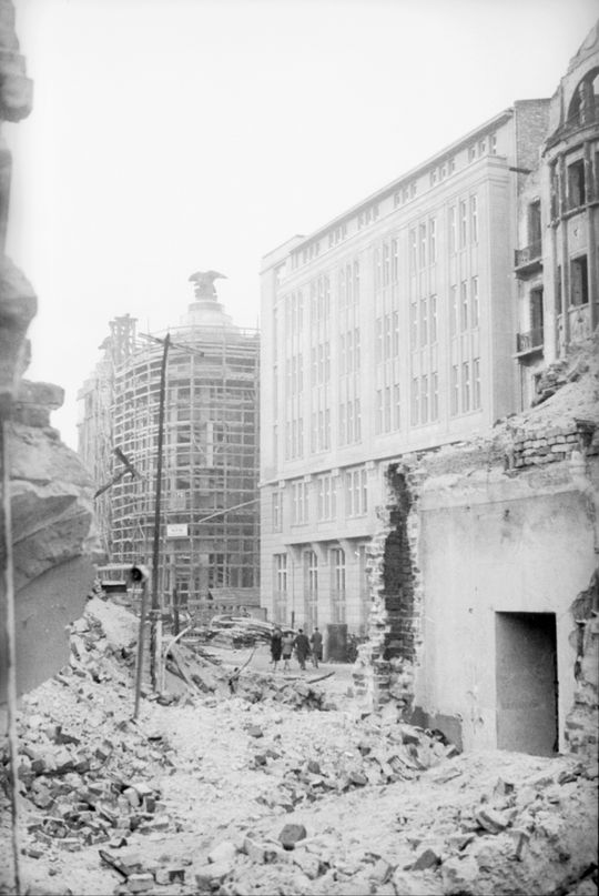 Zdjęcia historyczne Domu pod Orłami i dokumenty. Zdjęcia historyczne Domu pod Orłami i dokumenty.
