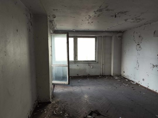 Szpiegowo przy ulicy Sobieskiego 100 w Warszawie. Szpiegowo przy ulicy Sobieskiego 100 w Warszawie.