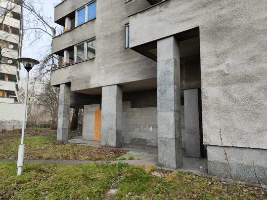 Szpiegowo przy ulicy Sobieskiego 100 w Warszawie. Szpiegowo przy ulicy Sobieskiego 100 w Warszawie.