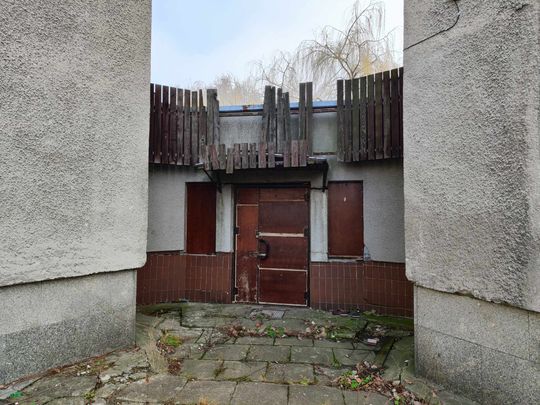 Szpiegowo przy ulicy Sobieskiego 100 w Warszawie. Szpiegowo przy ulicy Sobieskiego 100 w Warszawie.