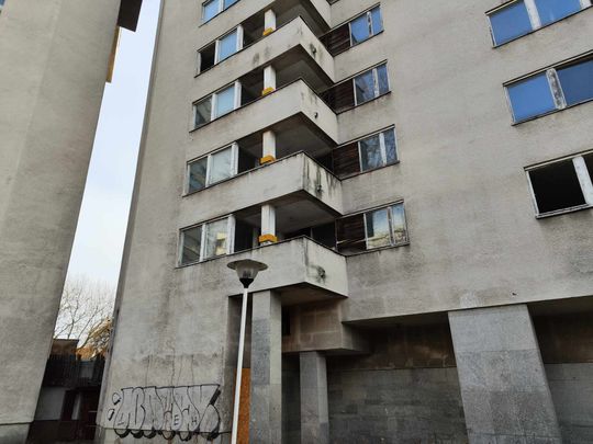 Szpiegowo przy ulicy Sobieskiego 100 w Warszawie. Szpiegowo przy ulicy Sobieskiego 100 w Warszawie.