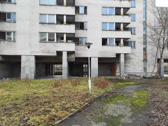 Szpiegowo przy ulicy Sobieskiego 100 w Warszawie. Szpiegowo przy ulicy Sobieskiego 100 w Warszawie.