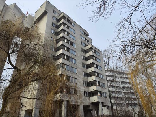 Szpiegowo przy ulicy Sobieskiego 100 w Warszawie. Szpiegowo przy ulicy Sobieskiego 100 w Warszawie.
