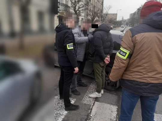 Warszawska policja uderza w praski narkobiznes. Dilerzy z Ząbkowskiej trzymali heroinę w piaskownicy