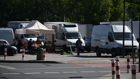 Bazar Wolumen nie będzie likwidowany. Kupcy z Kasprowicza przenoszą się na Reymonda
